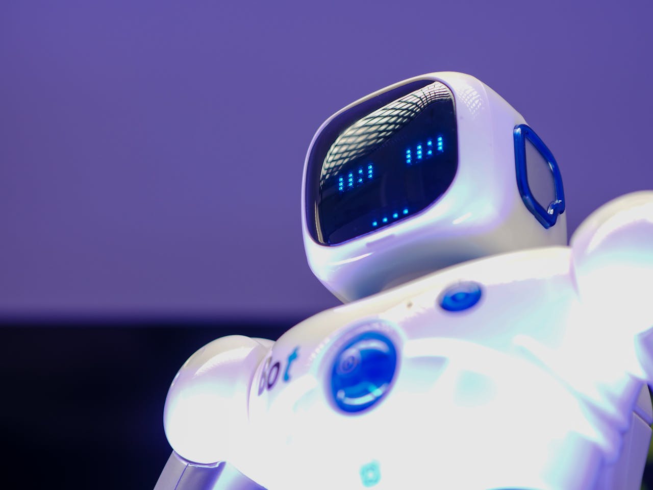 AI Startup Companies in India | AI Development Solutions A modern humanoid robot with digital face and luminescent screen, symbolizing innovation in technology.